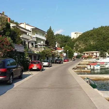 Apartment In With Terrace, Air Conditioning, Wifi